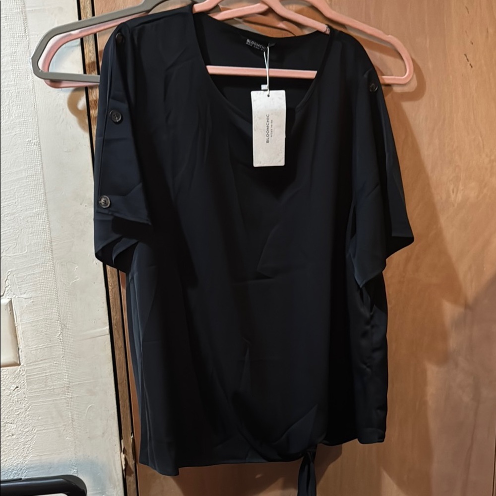 BloomChic  Black Short Sleeve Tie Front Blouse